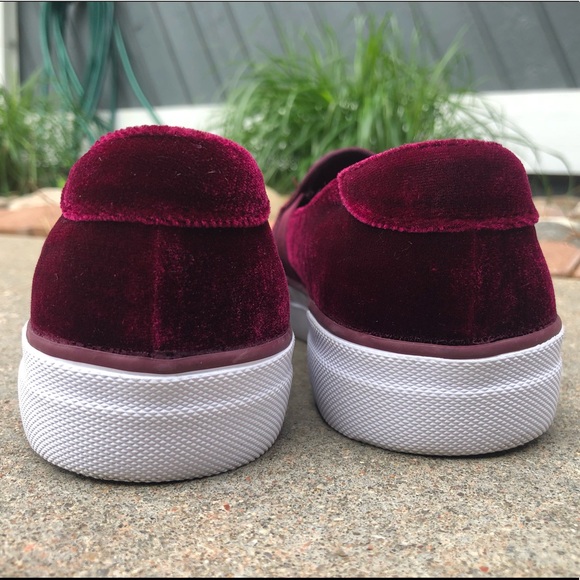 SOLD !!! Mix No. 6 Crushed Wine Velvet Slip Ons - Picture 3 of 5